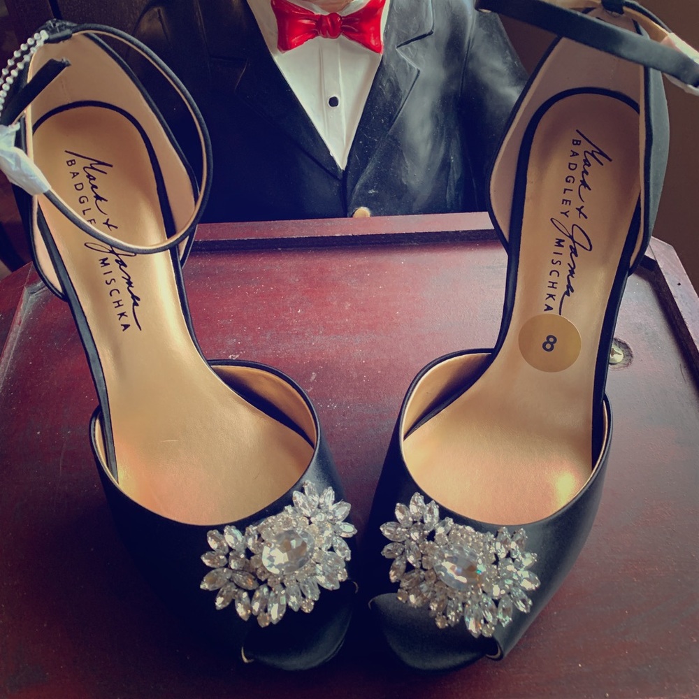 Badgley Mischka  Black Satin Rhinestone pumps